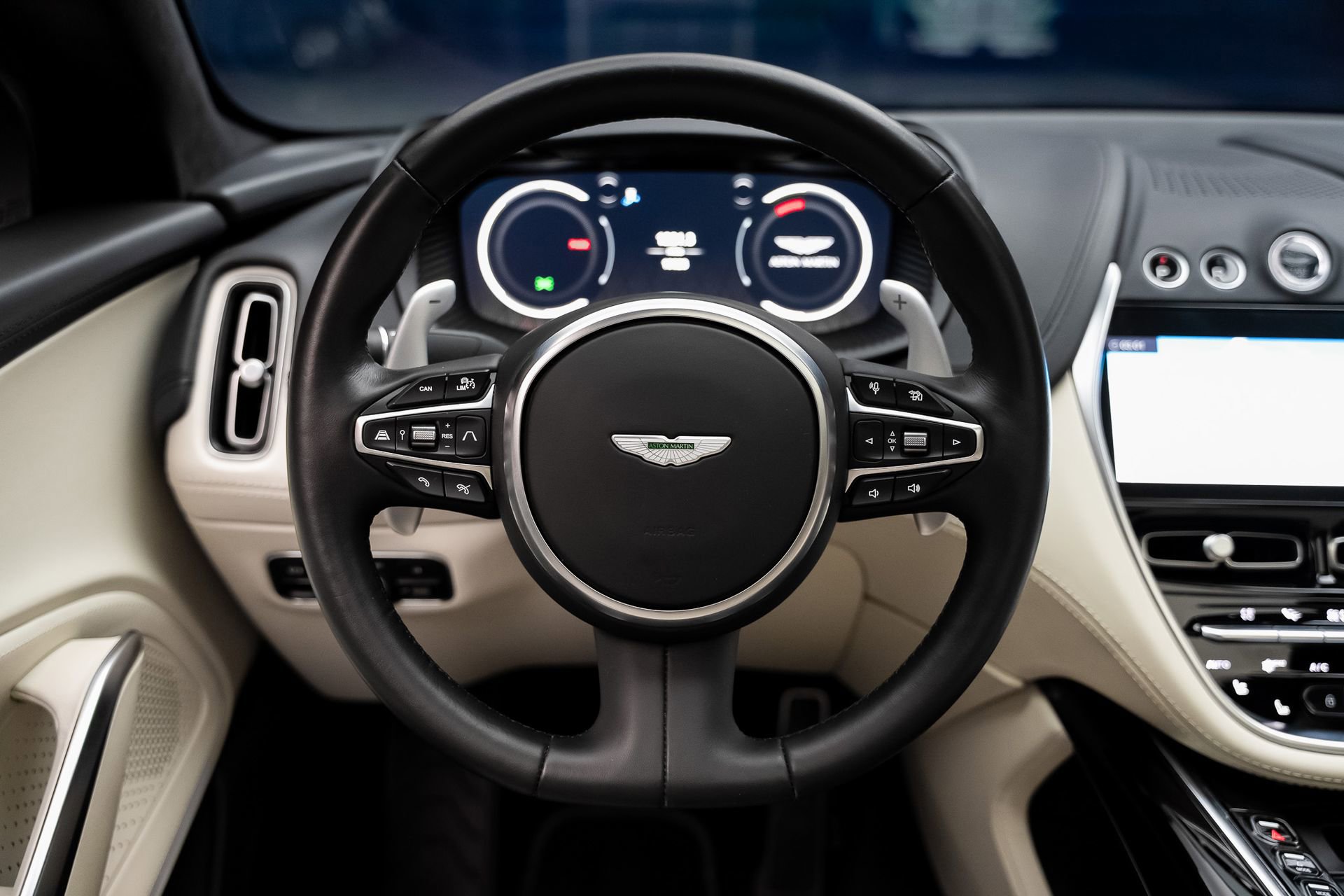 Used 2023 Aston Martin DBX AWD/4WD image 42