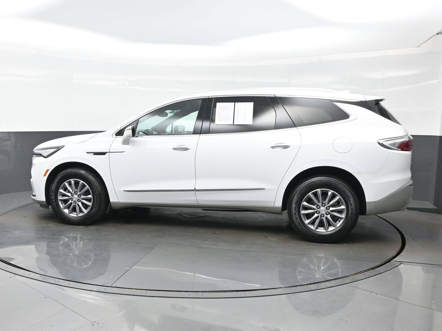 Used 2022 Buick Enclave Essence AWD/4WD image 4