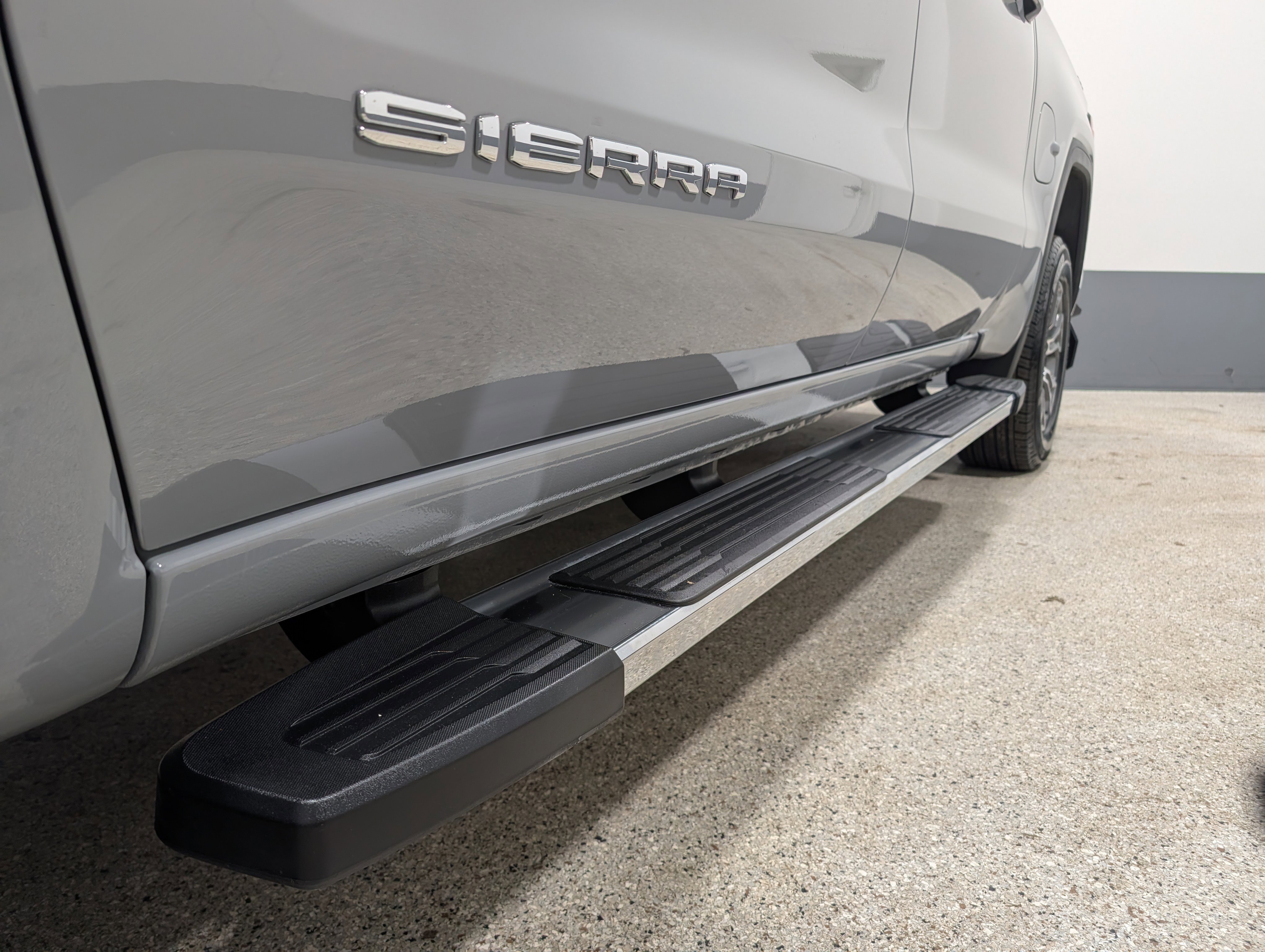 Used 2024 GMC Sierra 1500 SLE w/ Preferred Package image 9