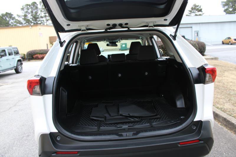 Used 2020 Toyota RAV4 XLE AWD/4WD image 17