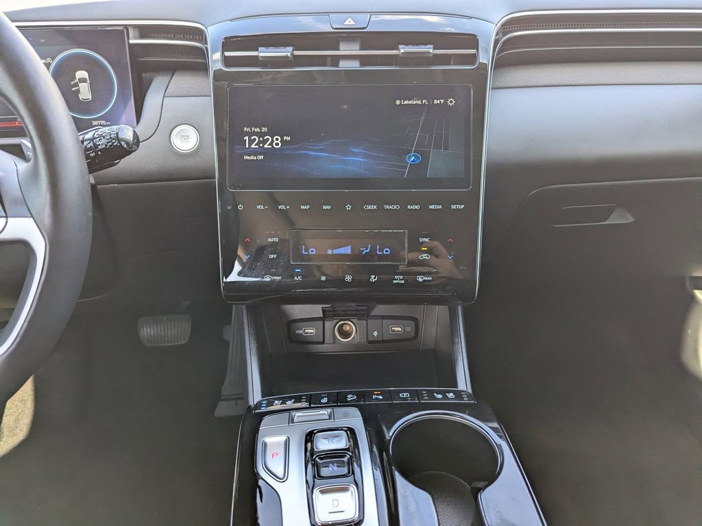 Used 2024 Hyundai Tucson Limited image 13