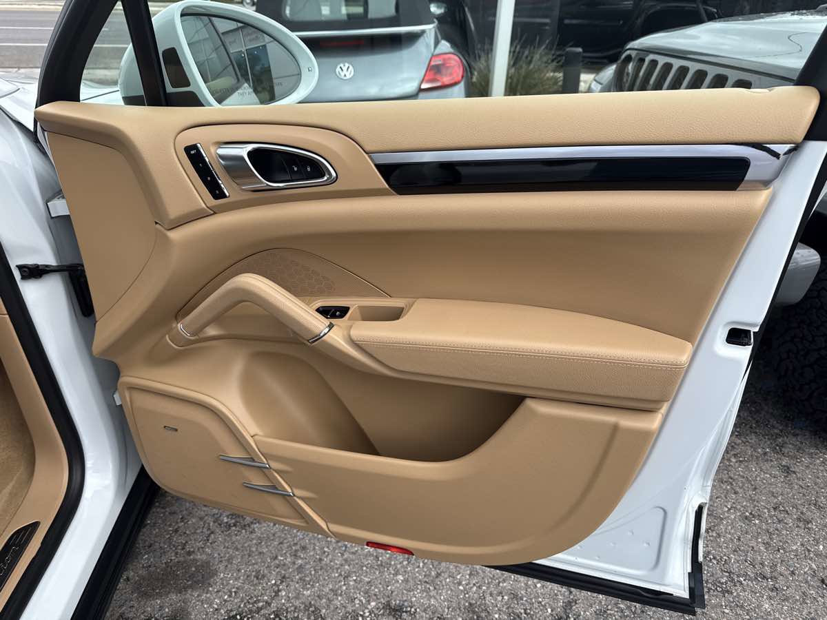 Used 2017 Porsche Cayenne image 21