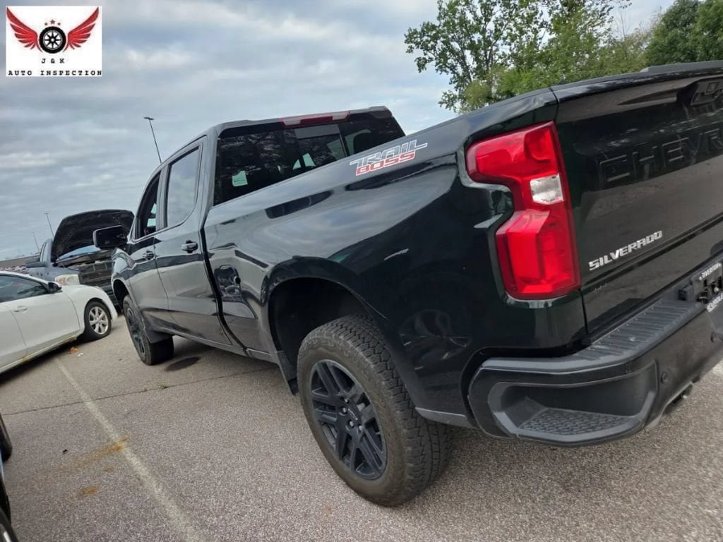 Used 2025 Chevrolet Silverado 1500 LT Trail Boss w/ LT Trail Boss Premium Package AWD/4WD image 2