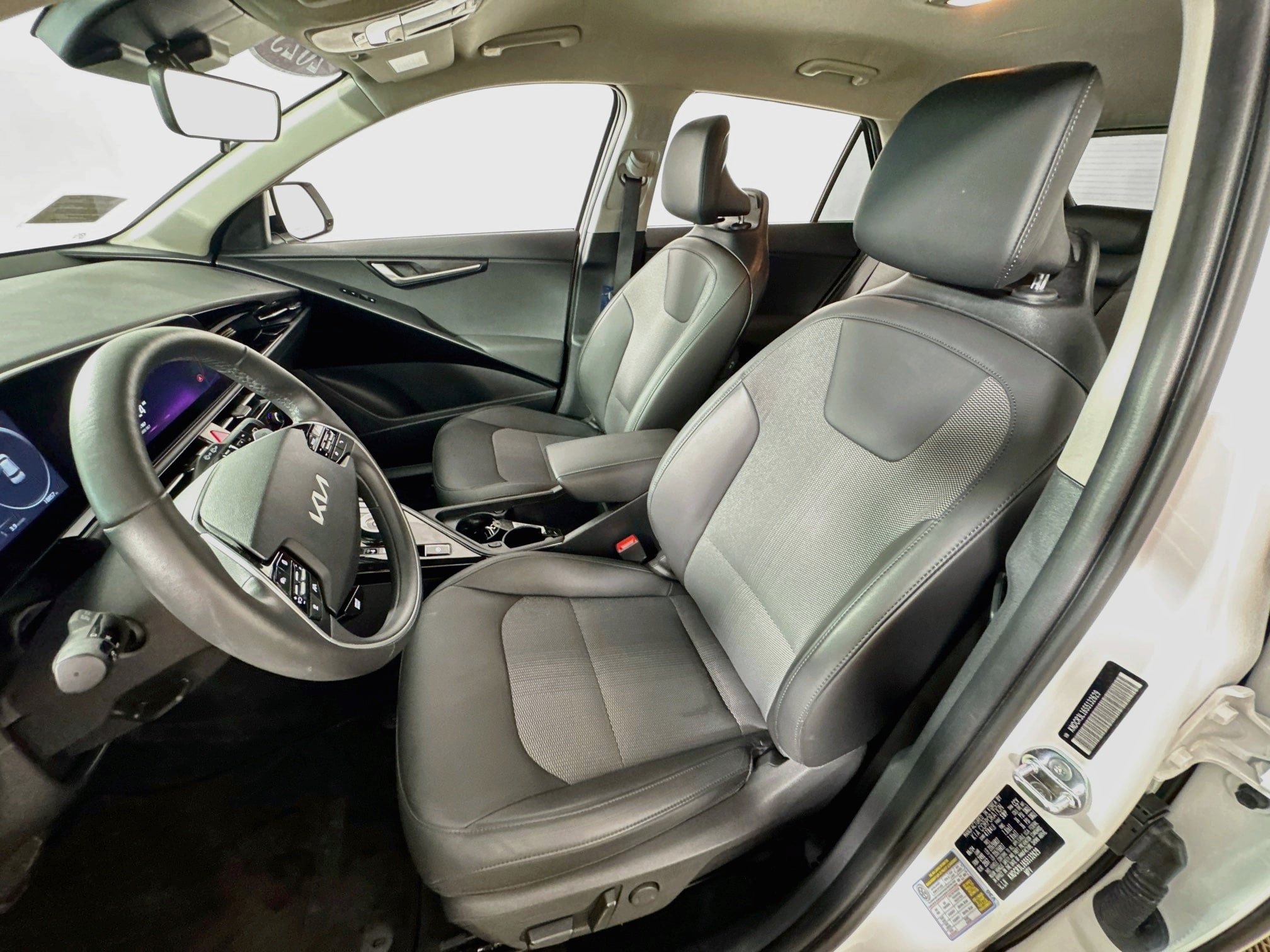 Used 2025 Kia Niro Wind w/ Wind Preserve Package FWD image 14