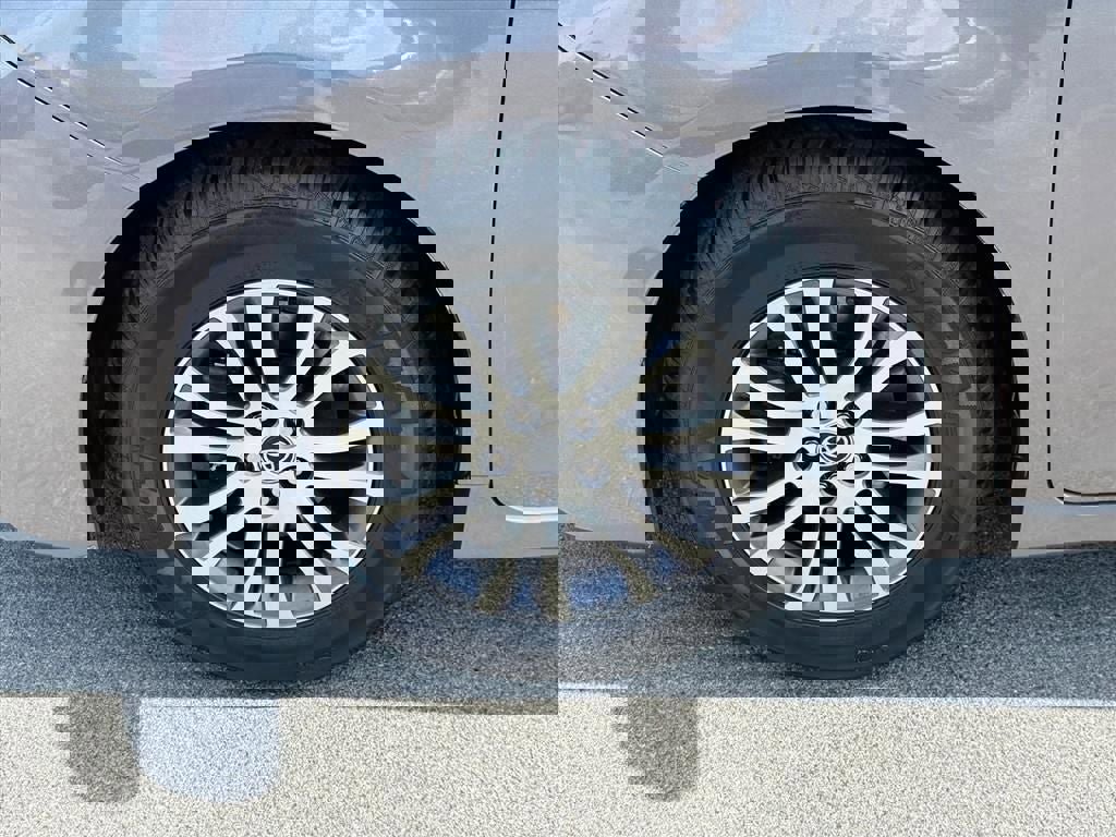 Used 2019 Toyota Sienna XLE FWD image 17