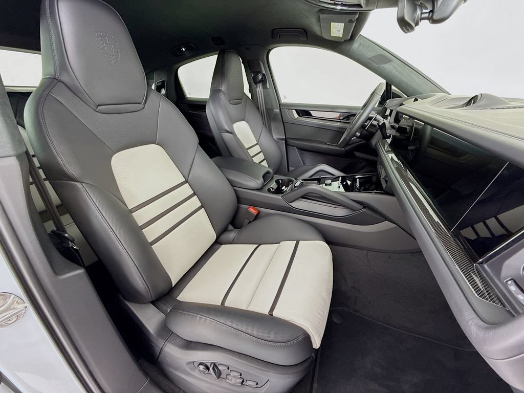 New 2026 Porsche Cayenne Turbo GT AWD/4WD image 32