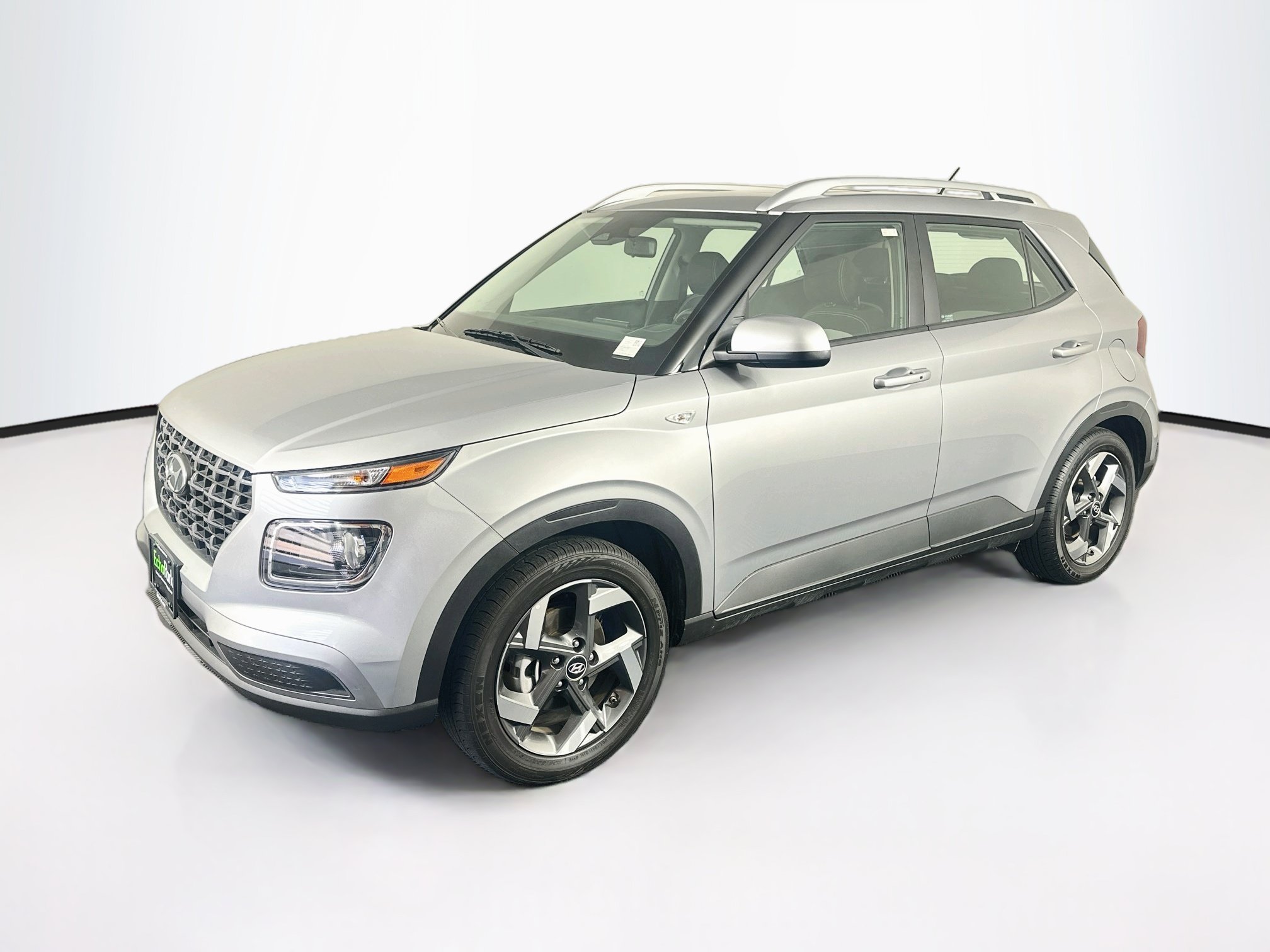 Used 2025 Hyundai Venue SEL FWD image 3