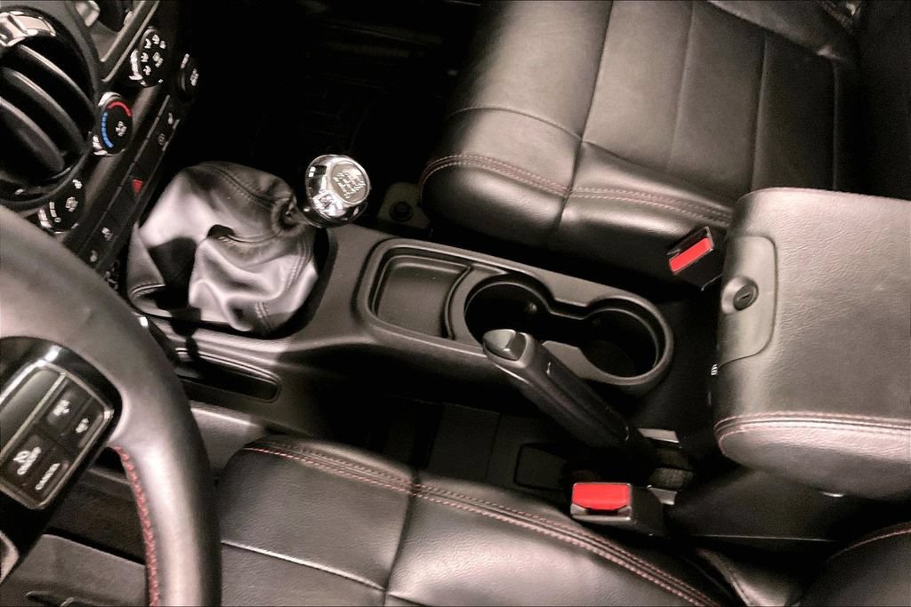 Used 2012 Jeep Wrangler Unlimited Sahara AWD/4WD image 15