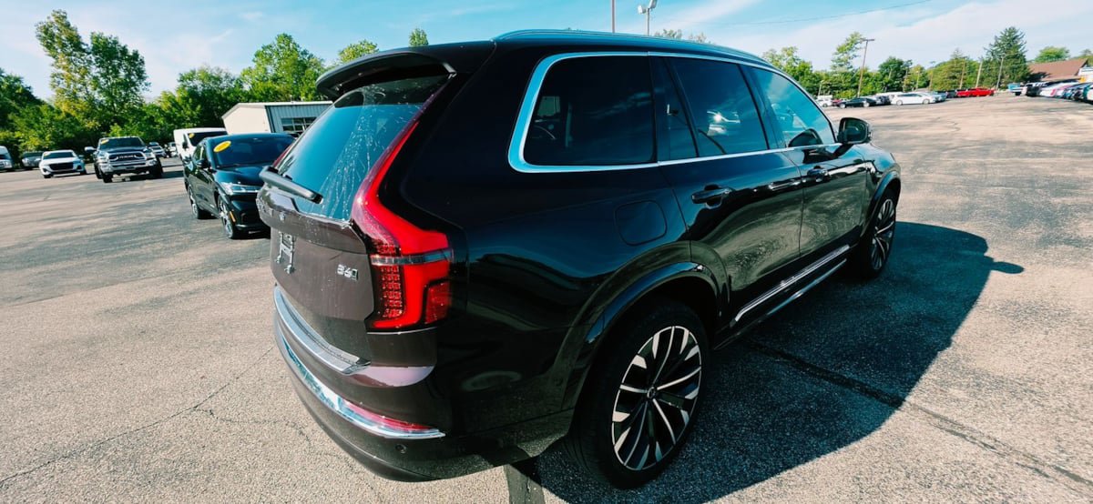 Used 2025 Volvo XC90 B6 Ultra w/ Lounge Package AWD/4WD image 4