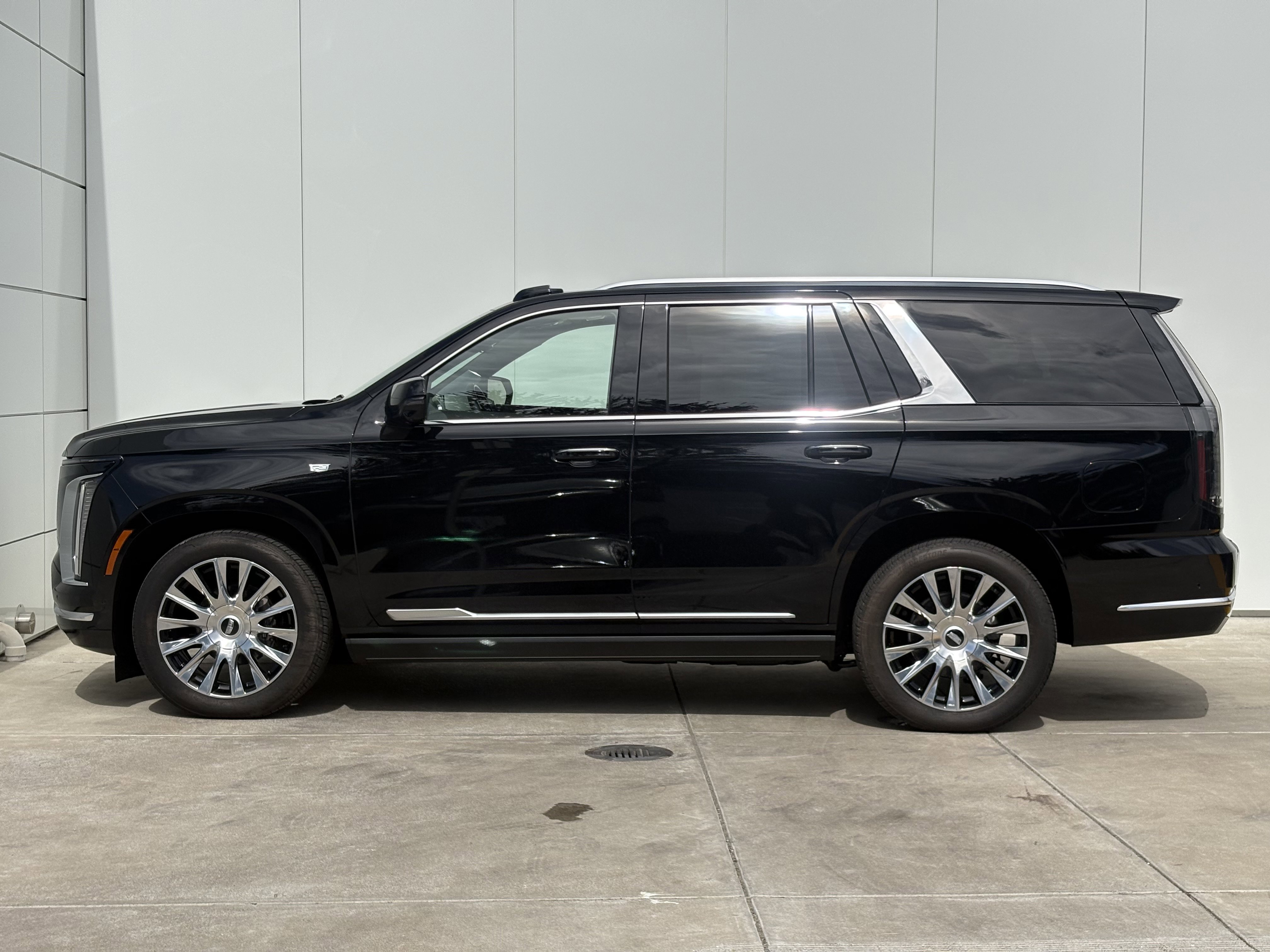 Certified 2025 Cadillac Escalade Premium Luxury Platinum AWD/4WD image 4
