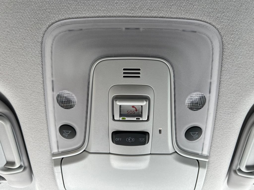 Certified 2022 Toyota Prius LE FWD image 28
