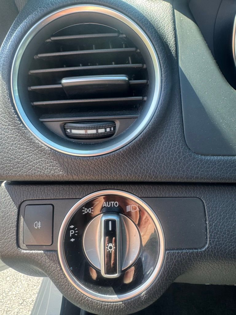Used 2013 Mercedes-Benz C 300 4MATIC Sedan image 17