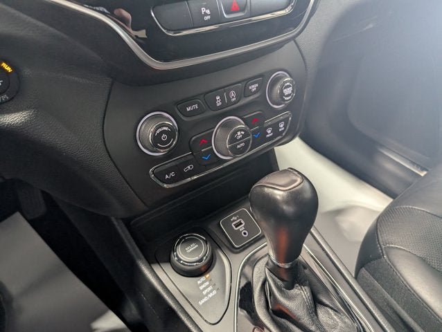 Used 2021 Jeep Cherokee Limited AWD/4WD image 23