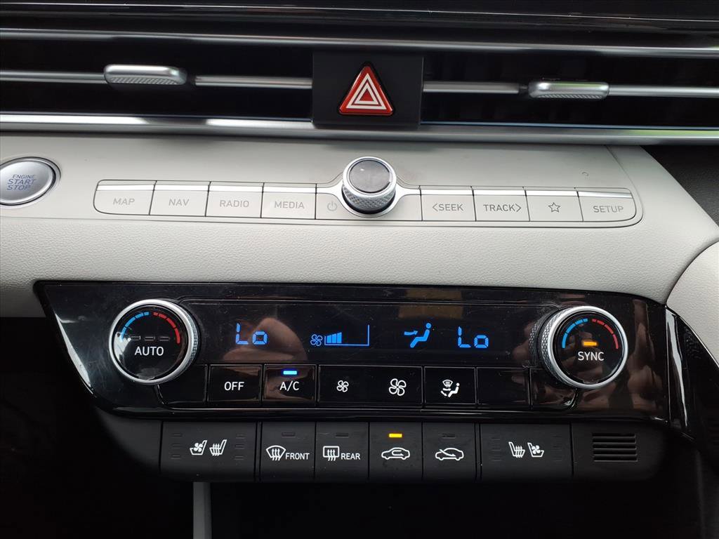 Certified 2025 Hyundai Elantra Limited image 22