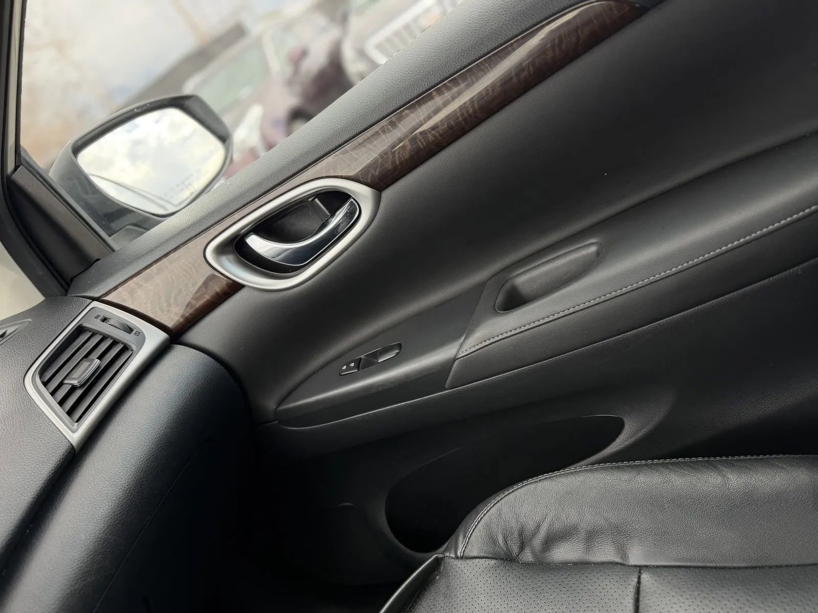 Used 2015 Nissan Sentra SL w/ Navigation Package image 33