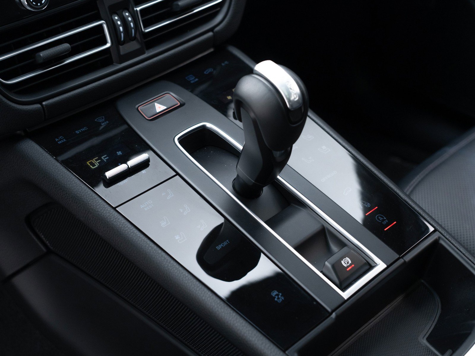 Certified 2025 Porsche Macan image 26