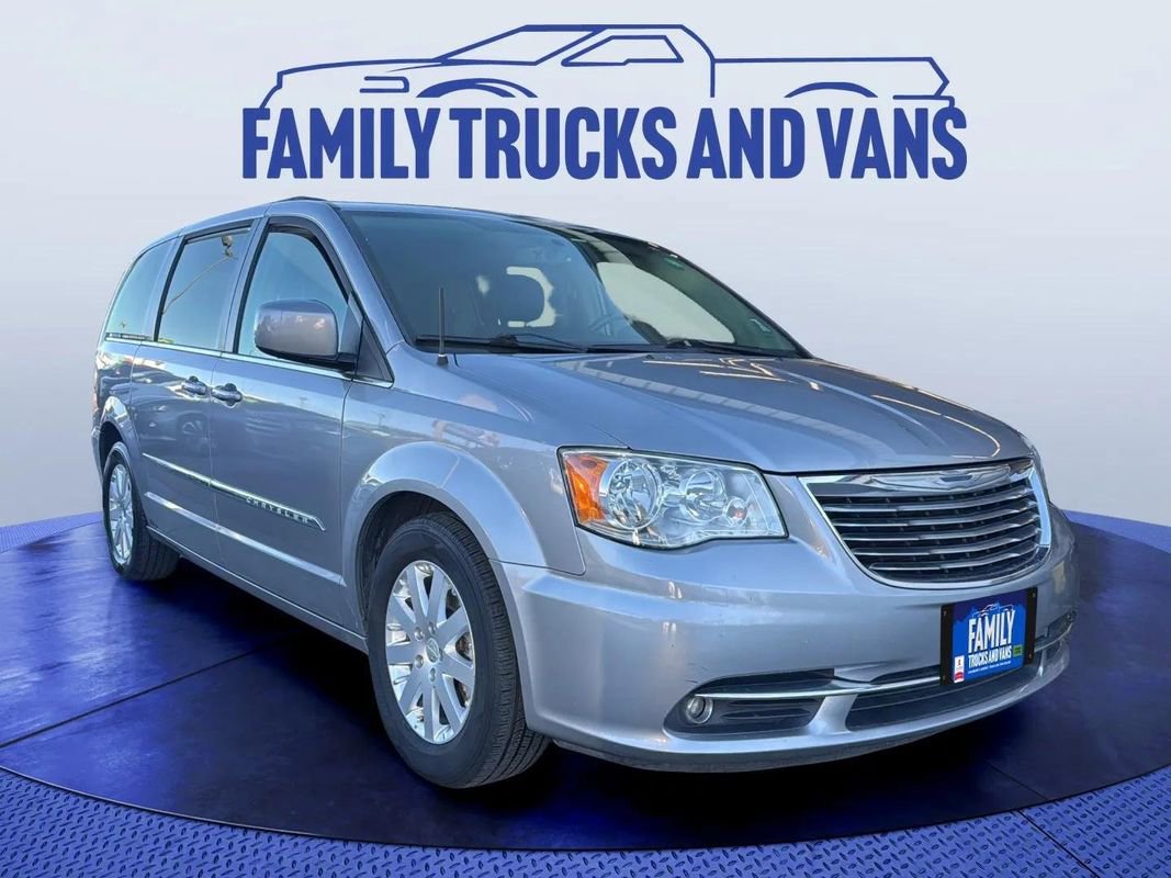 Used 2016 Chrysler Town & Country Touring image 7