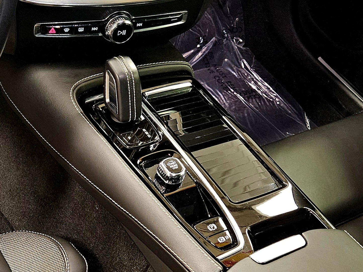 Used 2022 Volvo S60 T8 R-Design w/ Advanced Package image 43