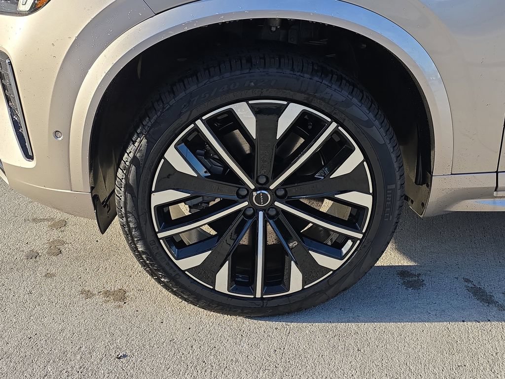 New 2026 Volvo XC90 T8 Plus w/ Protection Package Premier AWD/4WD image 4