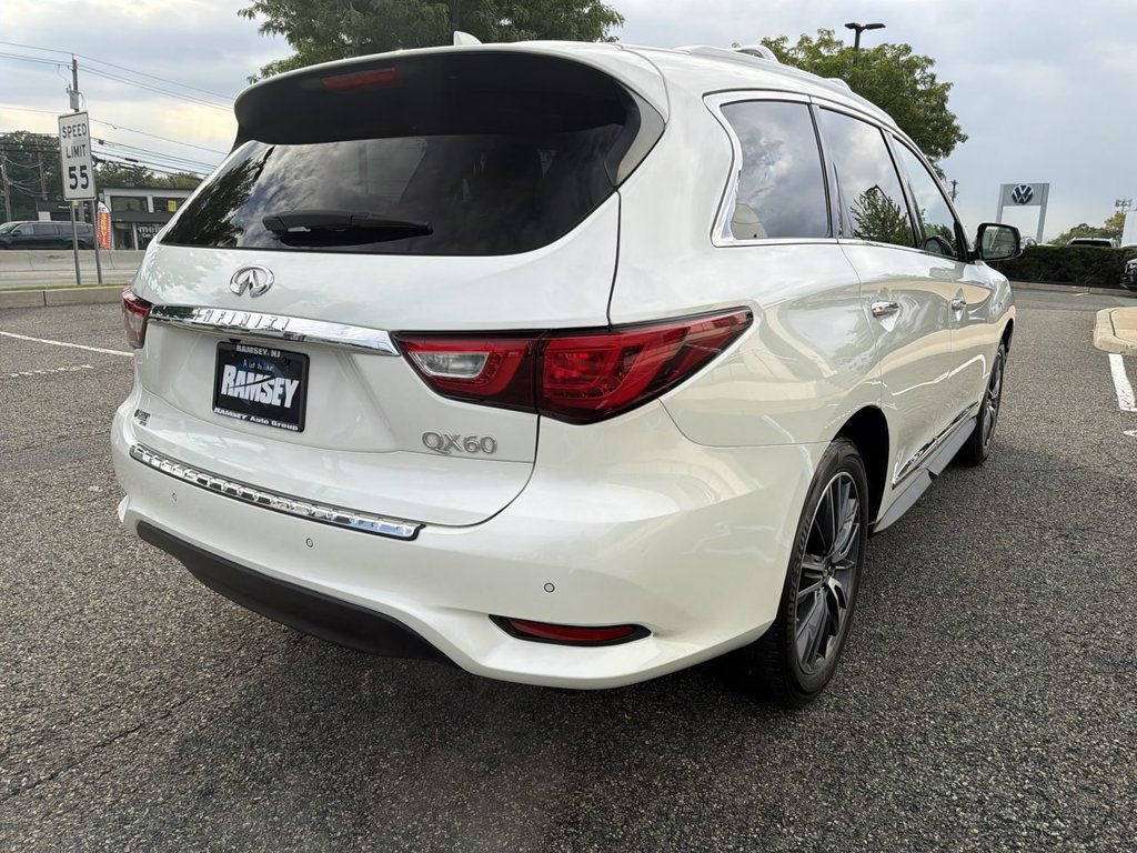 Used 2017 INFINITI QX60 Luxe w/ Deluxe Technology Package AWD/4WD image 8