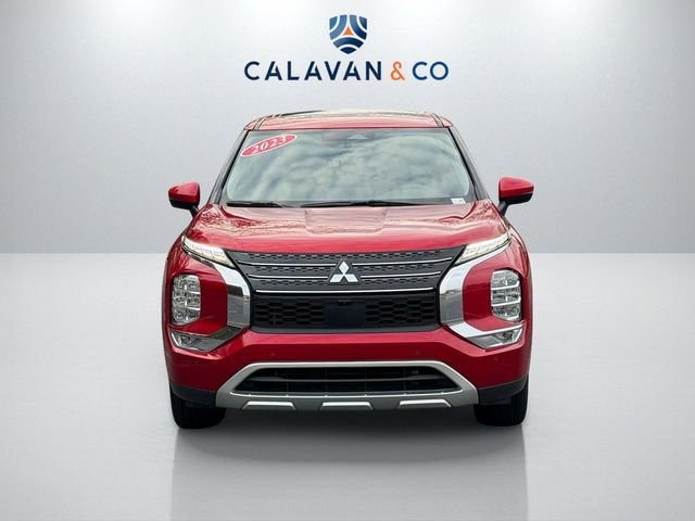 Used 2023 Mitsubishi Outlander SE image 2