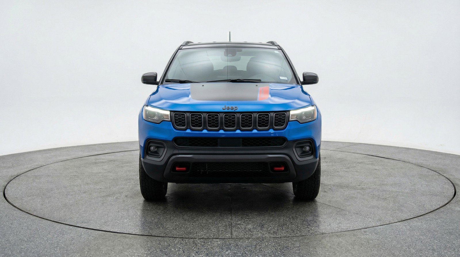 Used 2025 Jeep Compass Trailhawk image 2