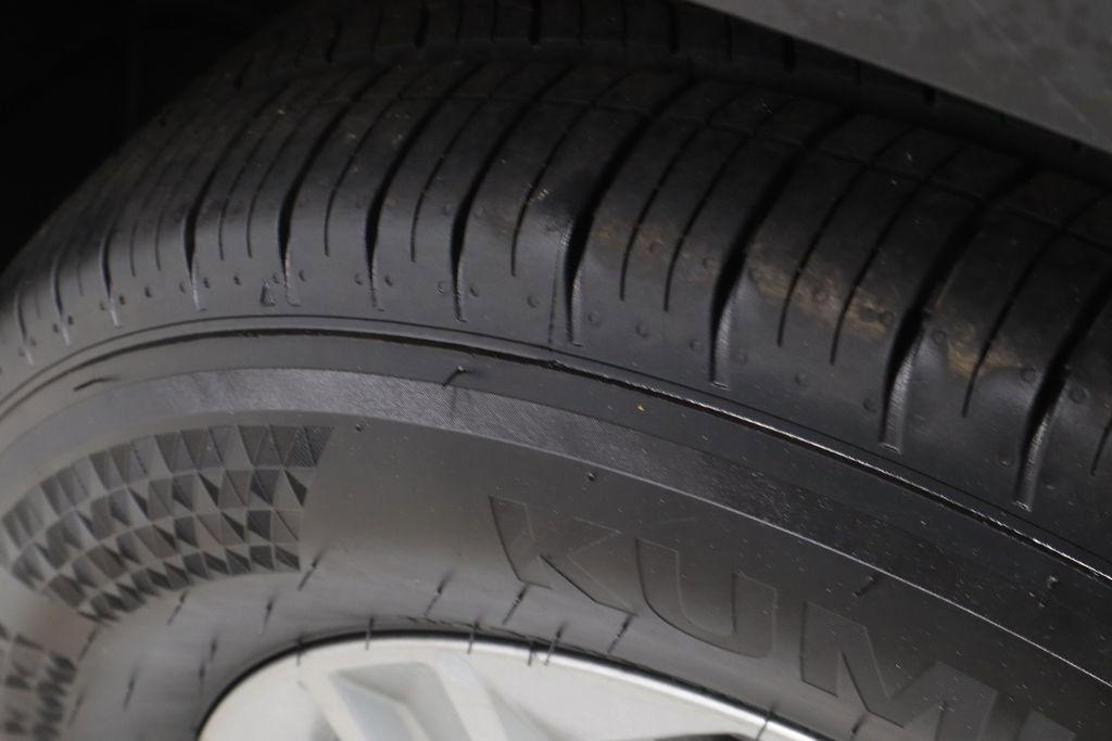 Used 2025 Hyundai Tucson SE image 18