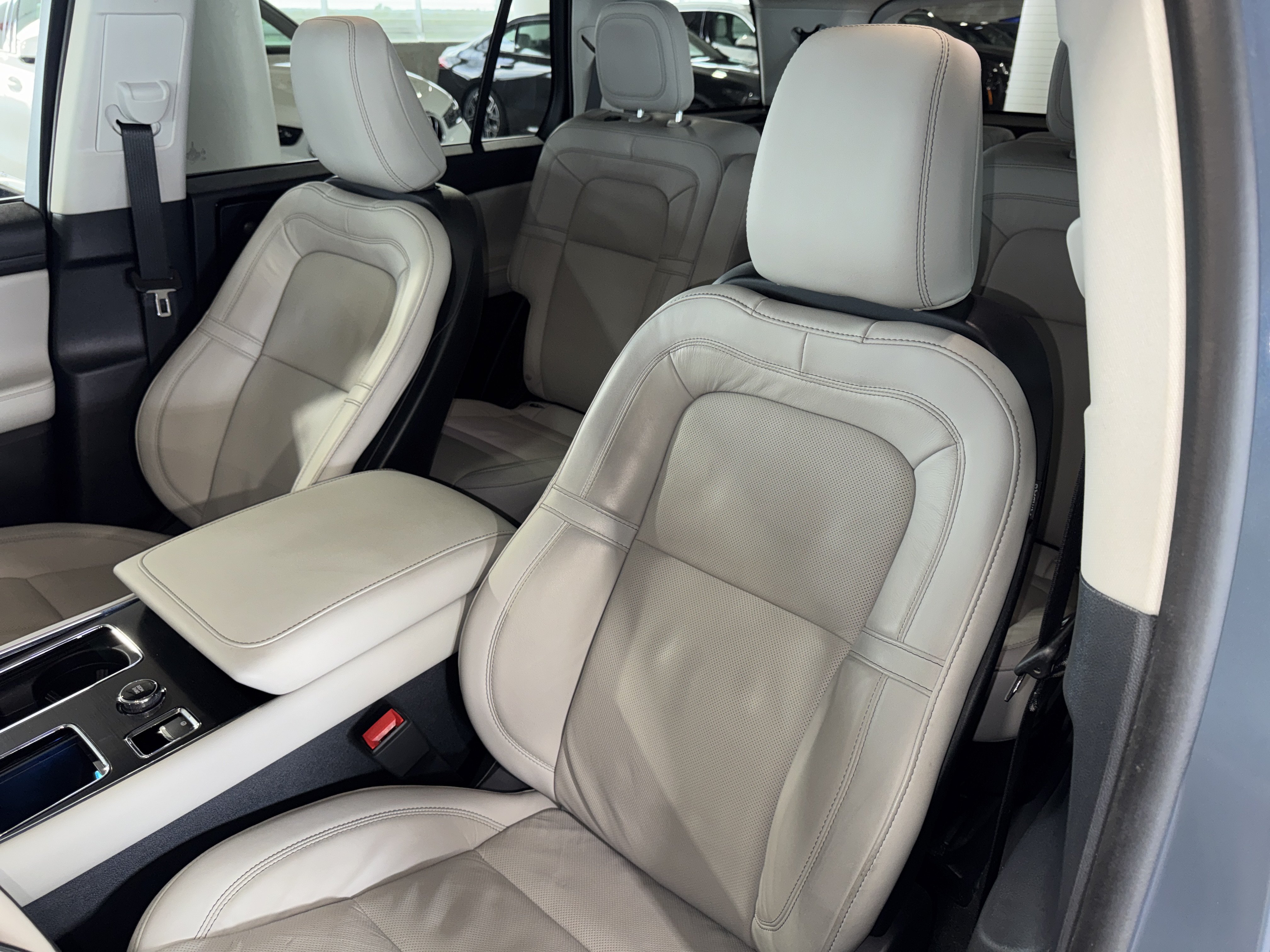 Used 2025 Lincoln Aviator Reserve w/ Jet Appearance Package RWD image 34