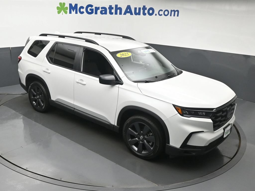 Used 2025 Honda Pilot Sport image 3