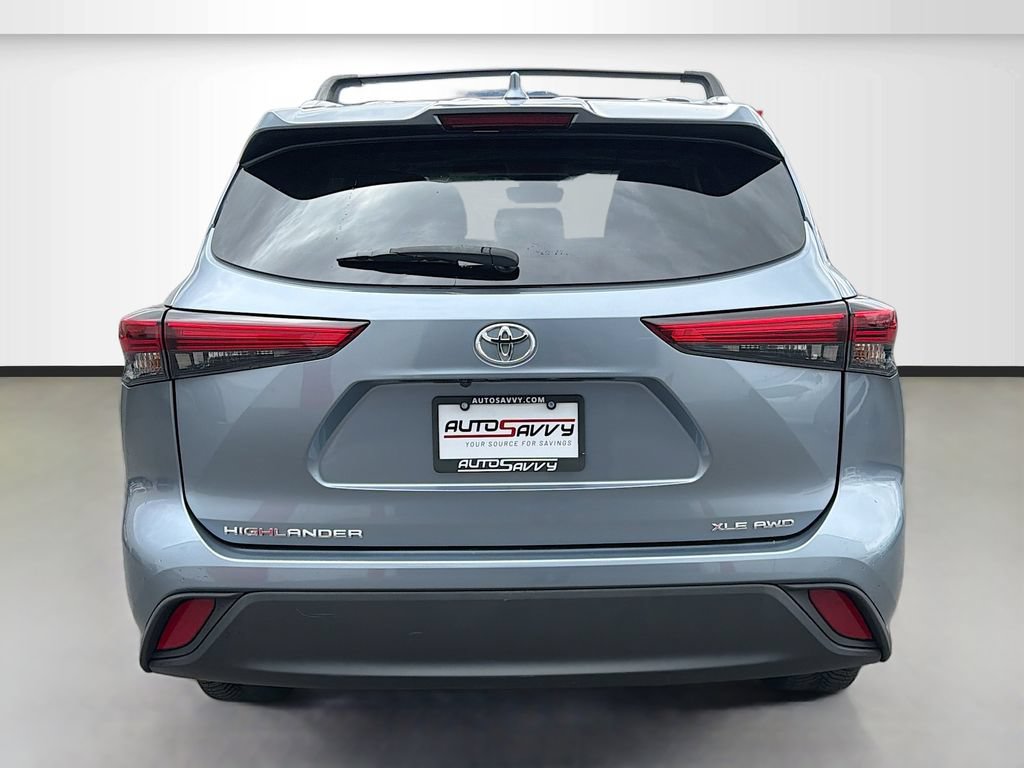 Used 2022 Toyota Highlander XLE AWD/4WD image 6