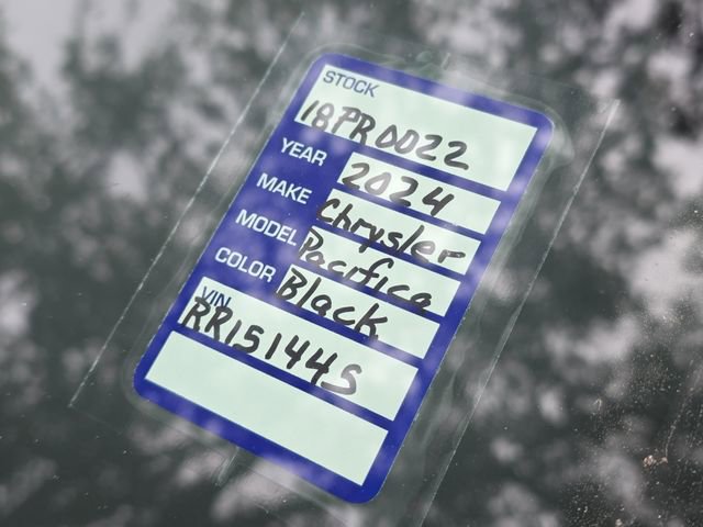 Certified 2024 Chrysler Pacifica Touring-L image 11