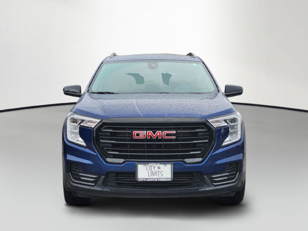 Used 2023 GMC Terrain SLE w/ Driver Convenience Package FWD image 2