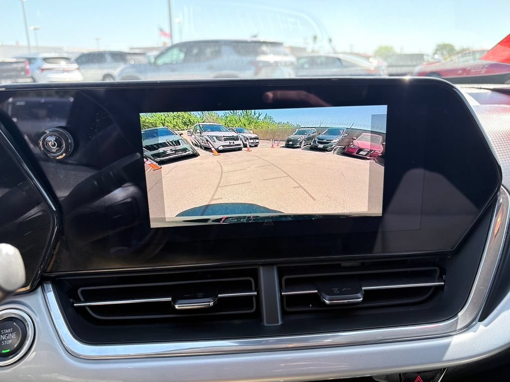 Used 2025 Chevrolet Trax LT FWD image 19