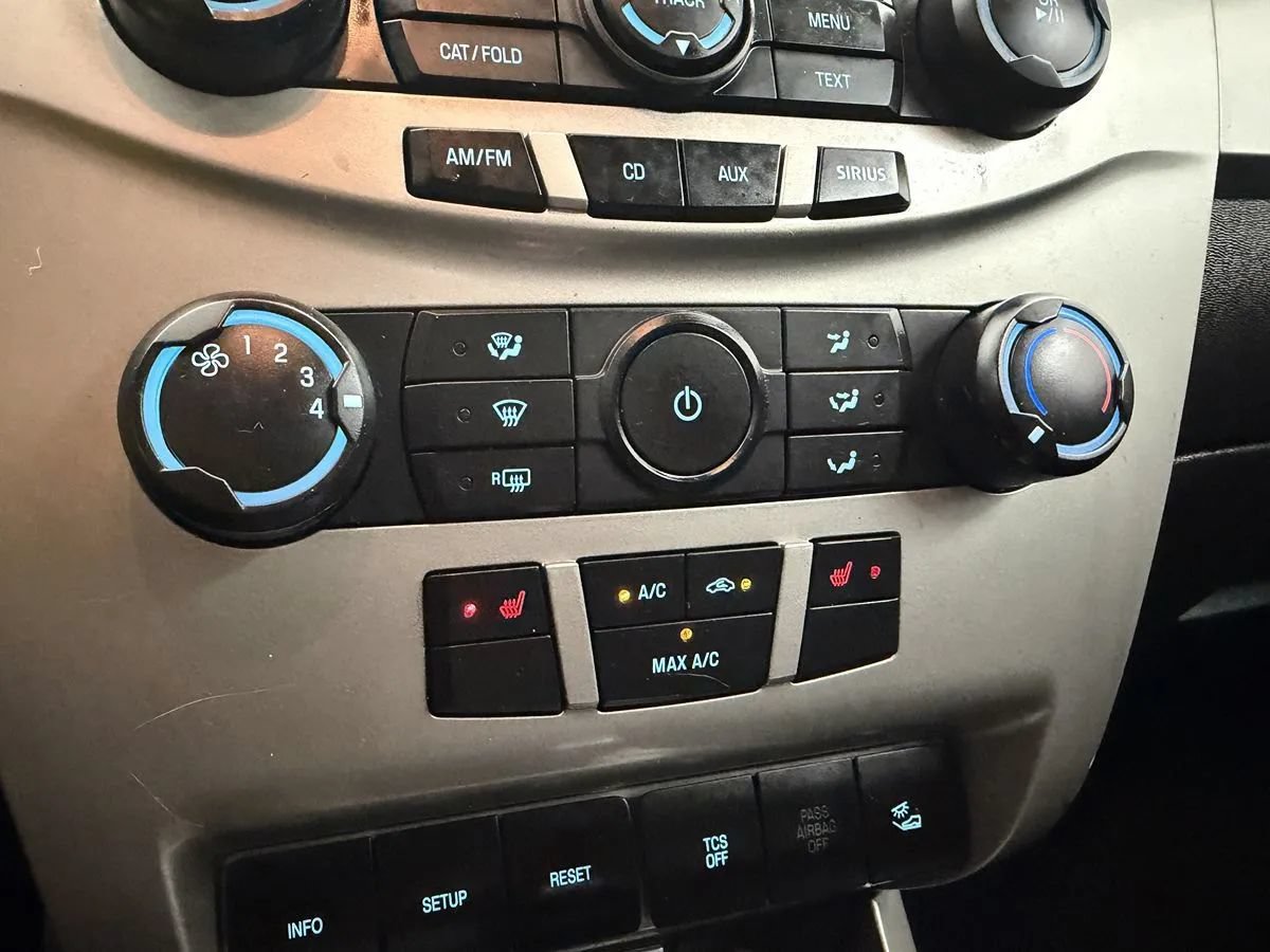 Used 2008 Ford Focus SE FWD image 16