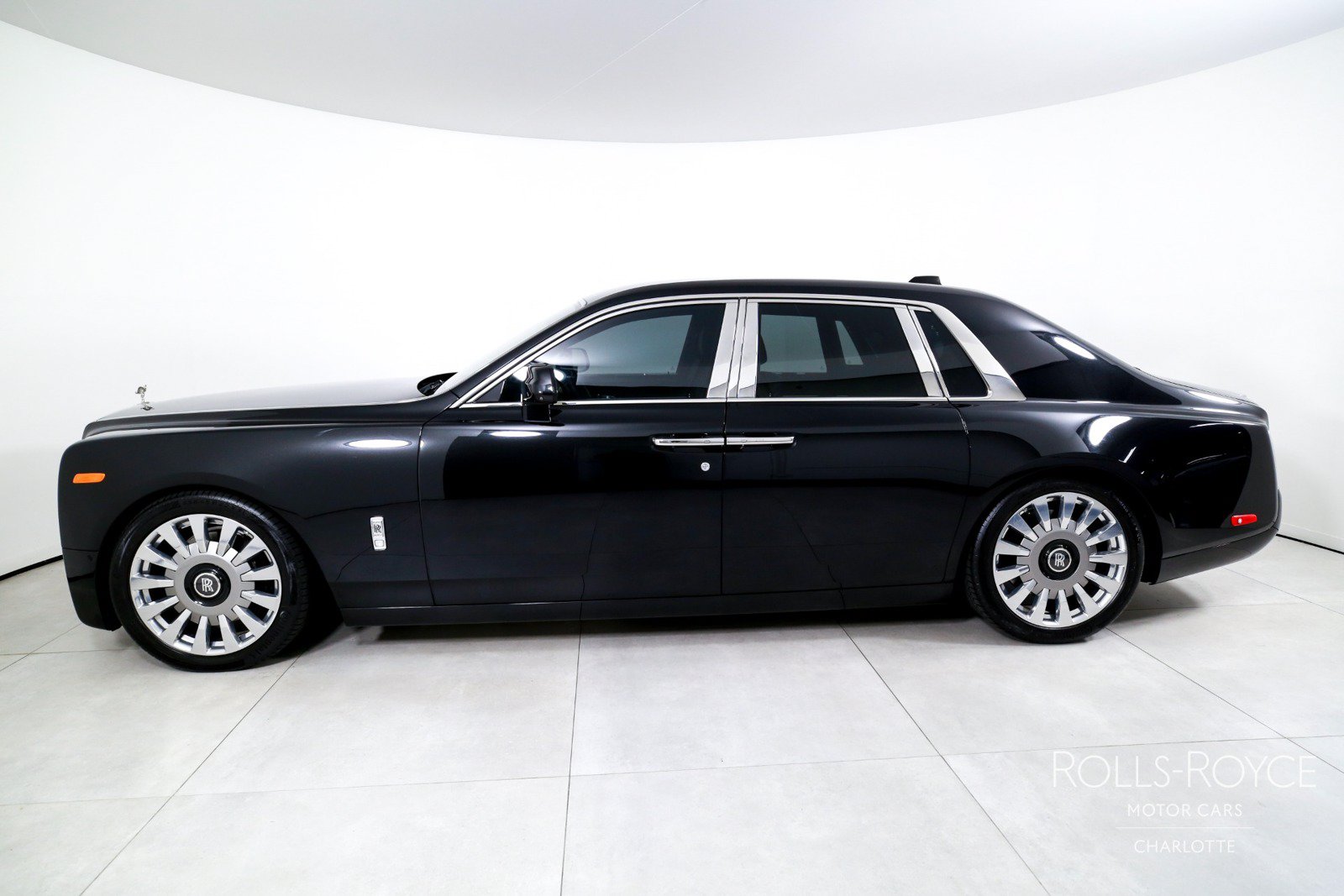 Used 2020 Rolls-Royce Phantom Sedan RWD image 3