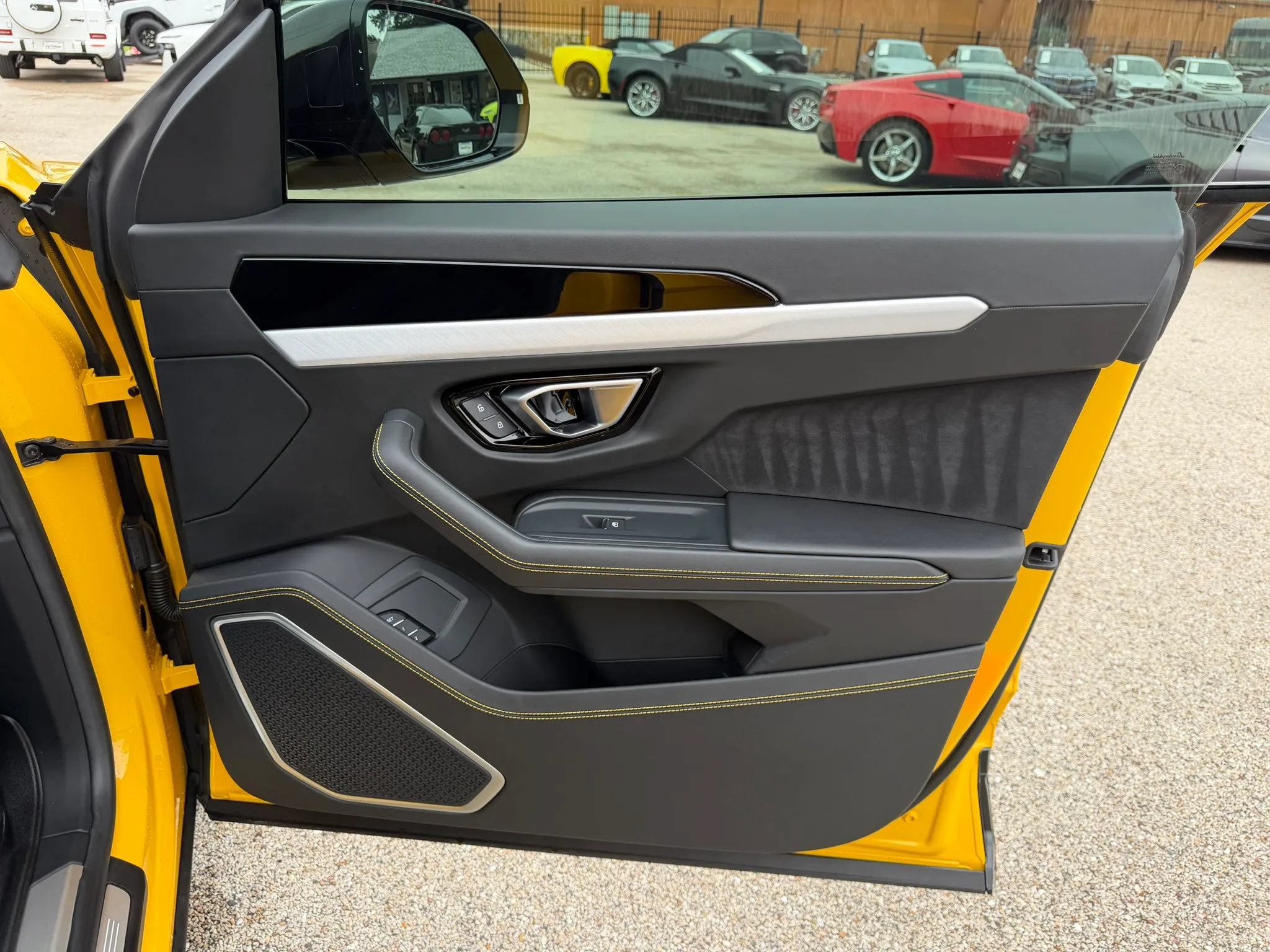 Used 2022 Lamborghini Urus AWD/4WD image 18