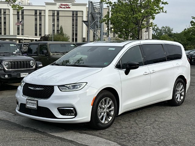 New 2026 Chrysler Pacifica Limited FWD image 5