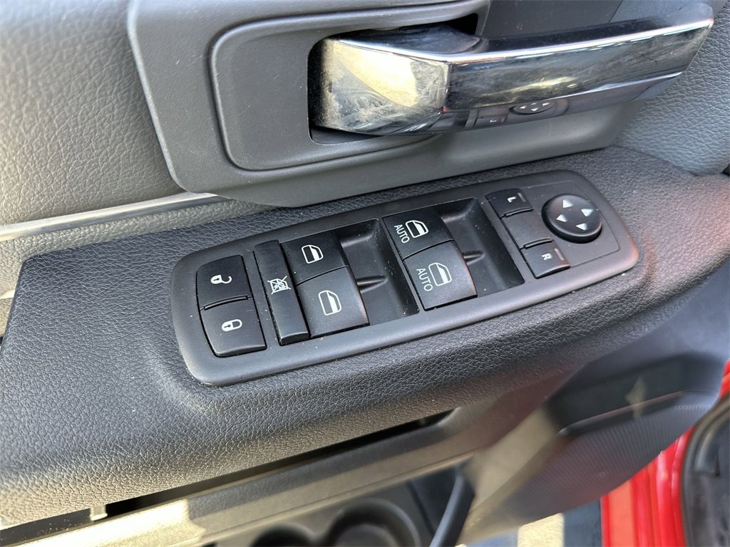 Used 2021 RAM 1500 Classic SLT image 13