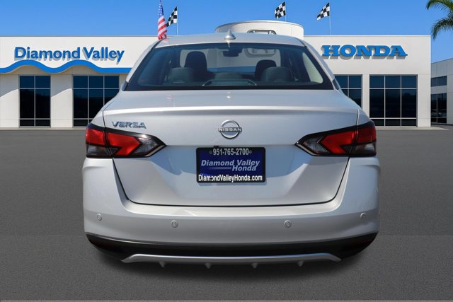 Used 2025 Nissan Versa SV FWD image 5