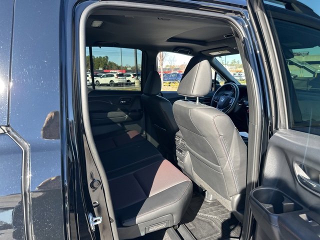 Used 2025 Honda Ridgeline Black Edition image 8