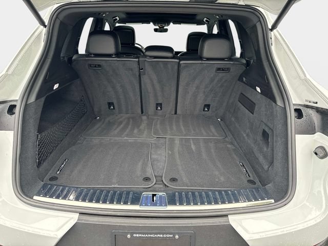 Used 2024 Porsche Cayenne w/ Premium Package AWD/4WD image 5