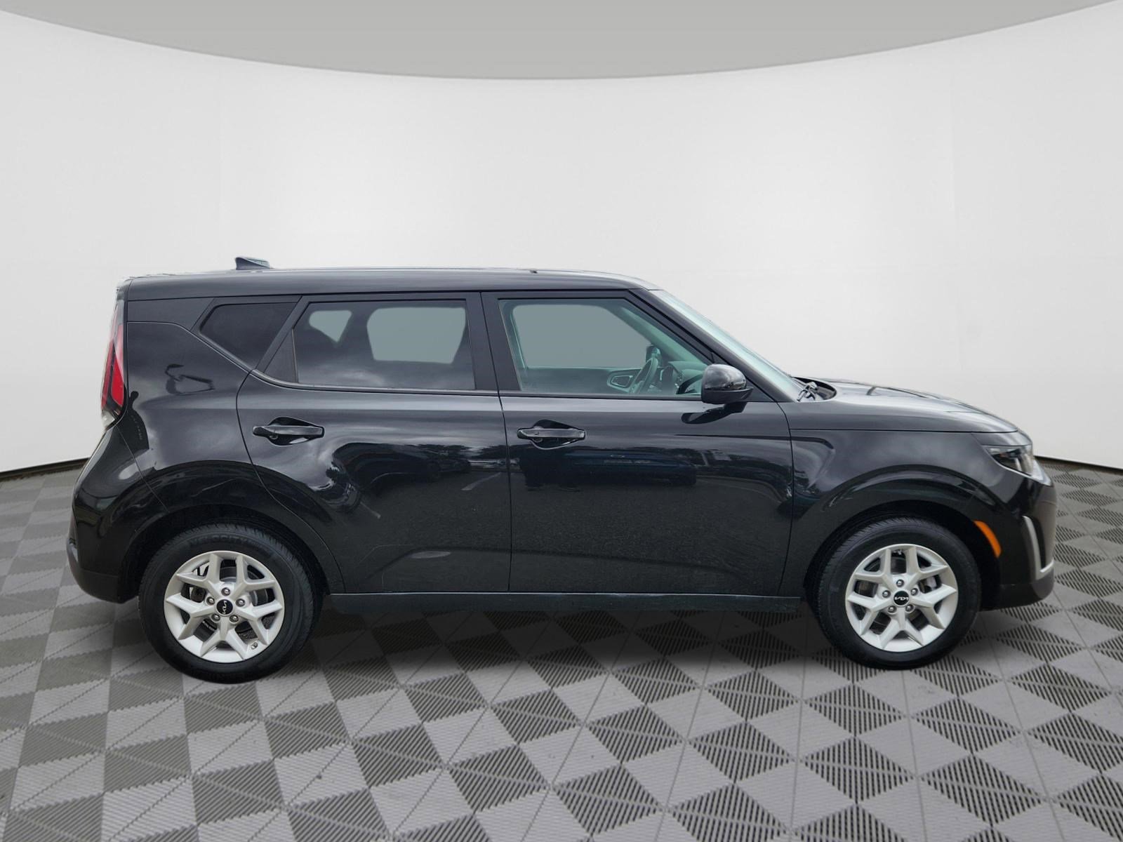 Used 2023 Kia Soul S image 6