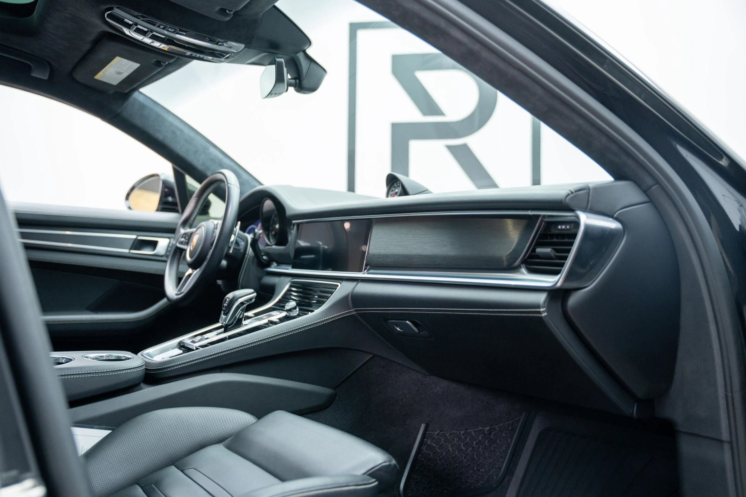 Used 2019 Porsche Panamera GTS image 31