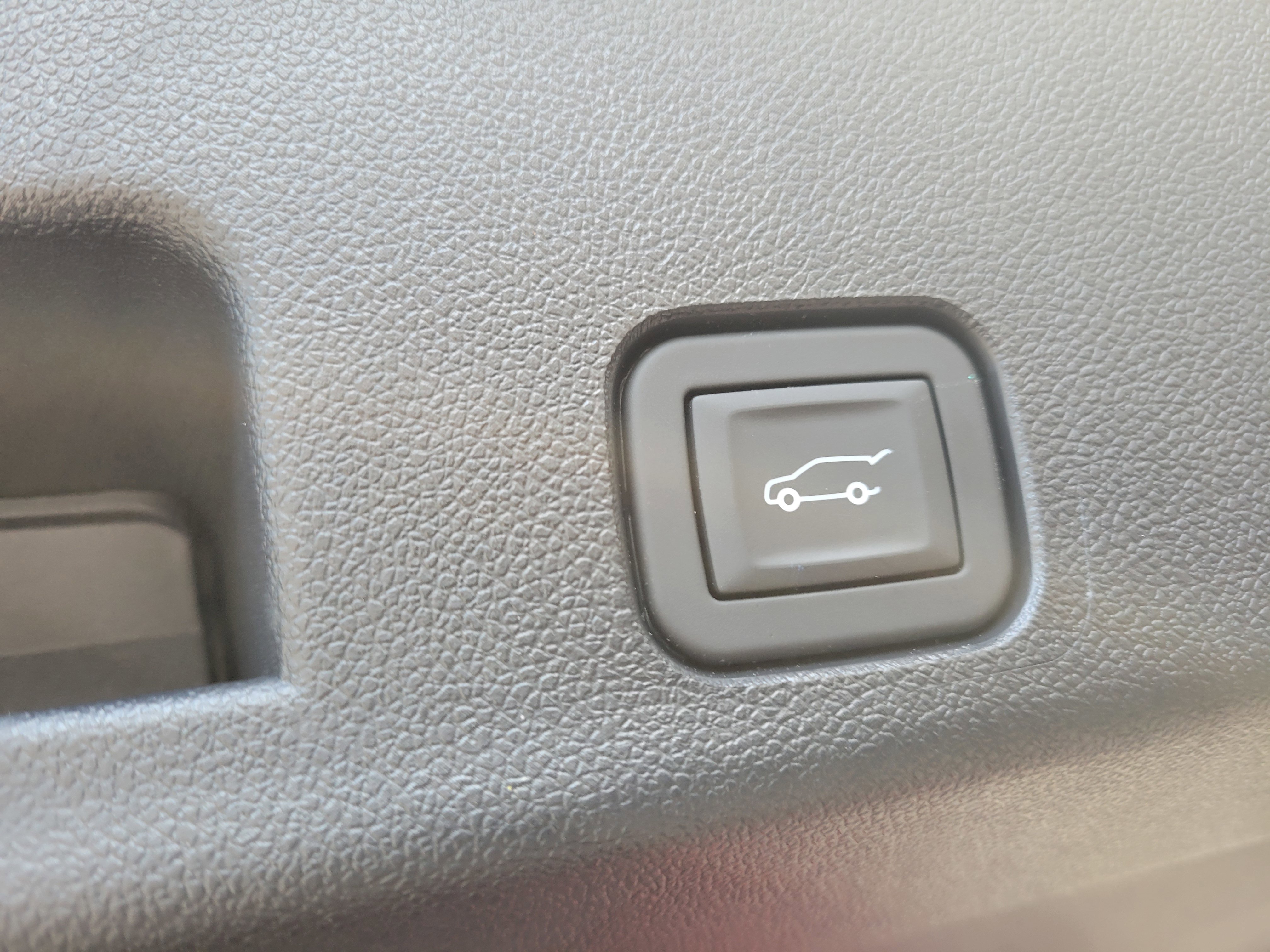 Certified 2026 Chevrolet Traverse LT w/ Driver Confidence Package FWD image 8