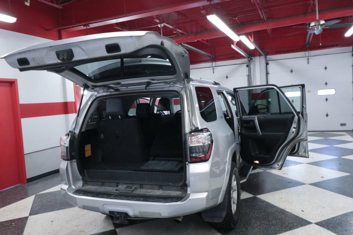 Used 2020 Toyota 4Runner SR5 Premium w/ Moonroof Package RWD image 28