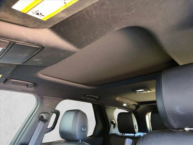 Used 2020 Land Rover Discovery SE AWD/4WD image 11