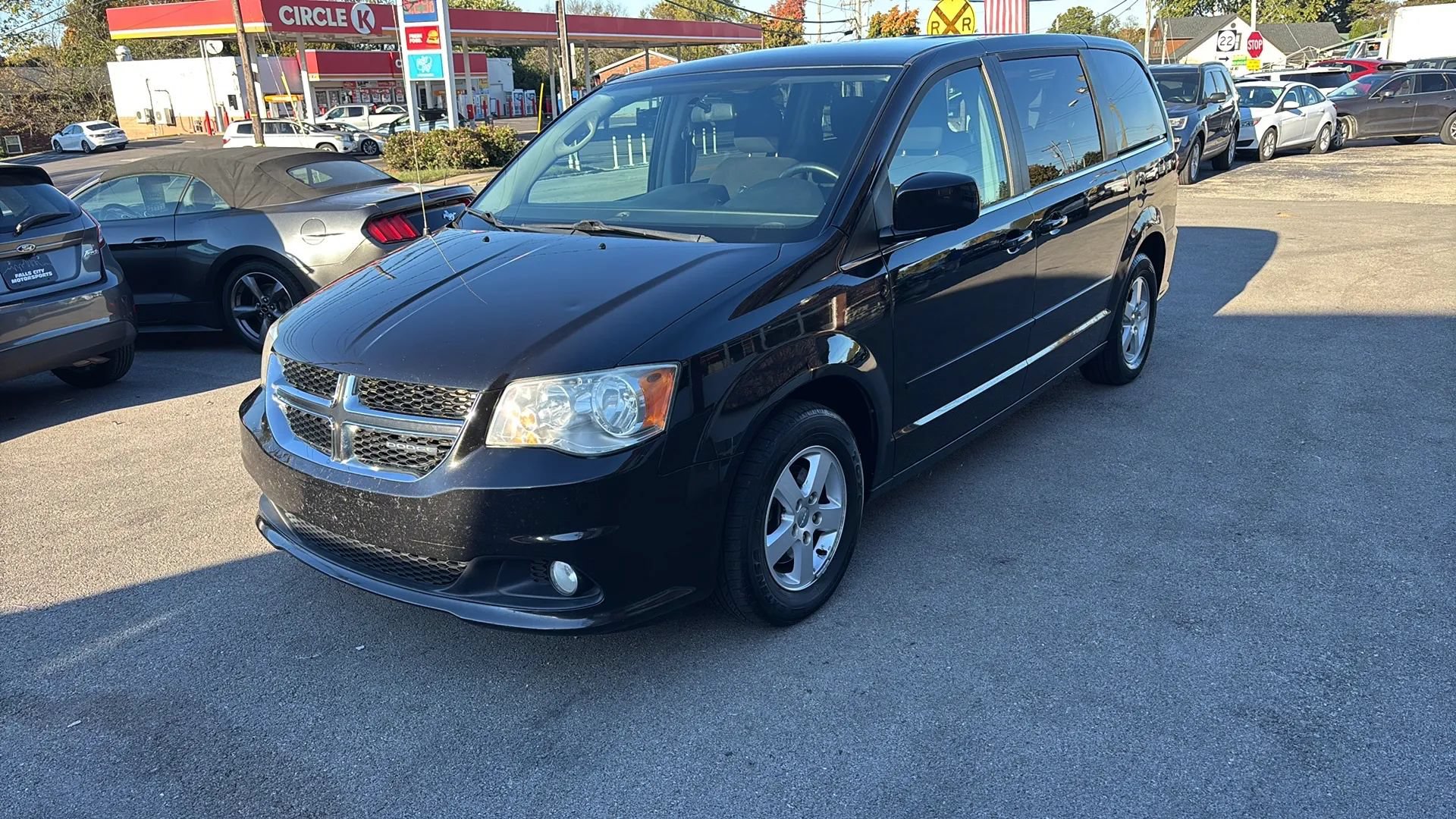 Used 2012 Dodge Grand Caravan Crew FWD image 4