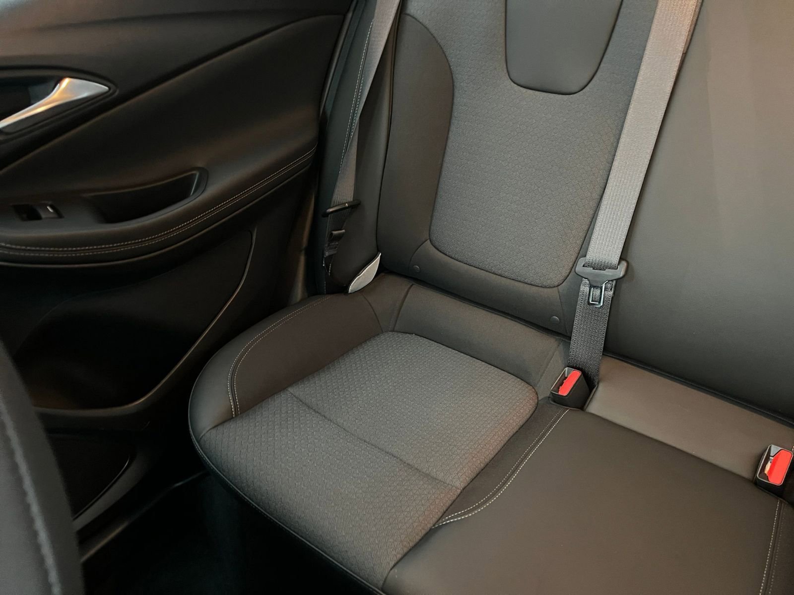 Used 2025 Buick Encore GX Preferred image 40