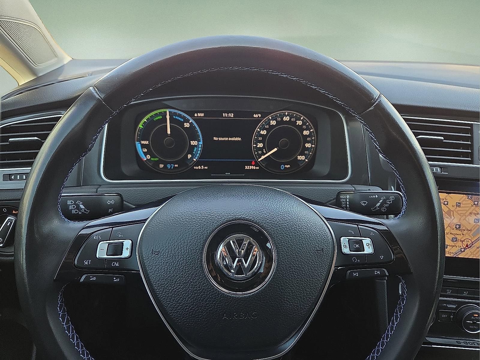 Used 2018 Volkswagen e-Golf SEL Premium image 24