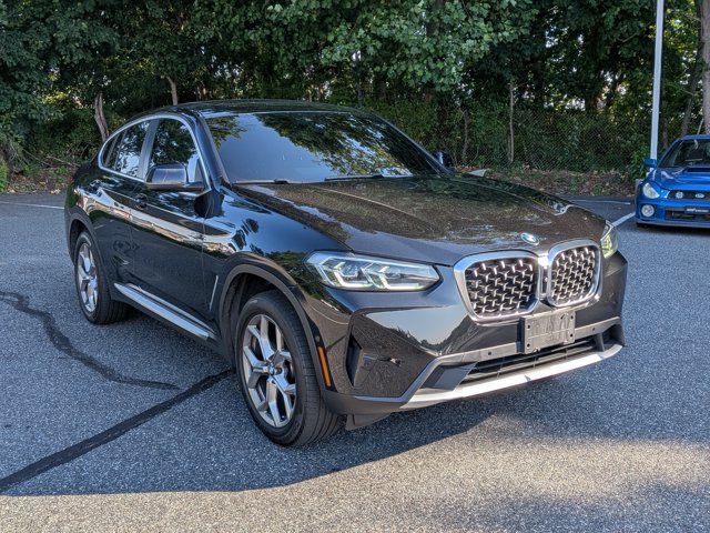 Used 2022 BMW X4 xDrive30i w/ Premium Package AWD/4WD image 3